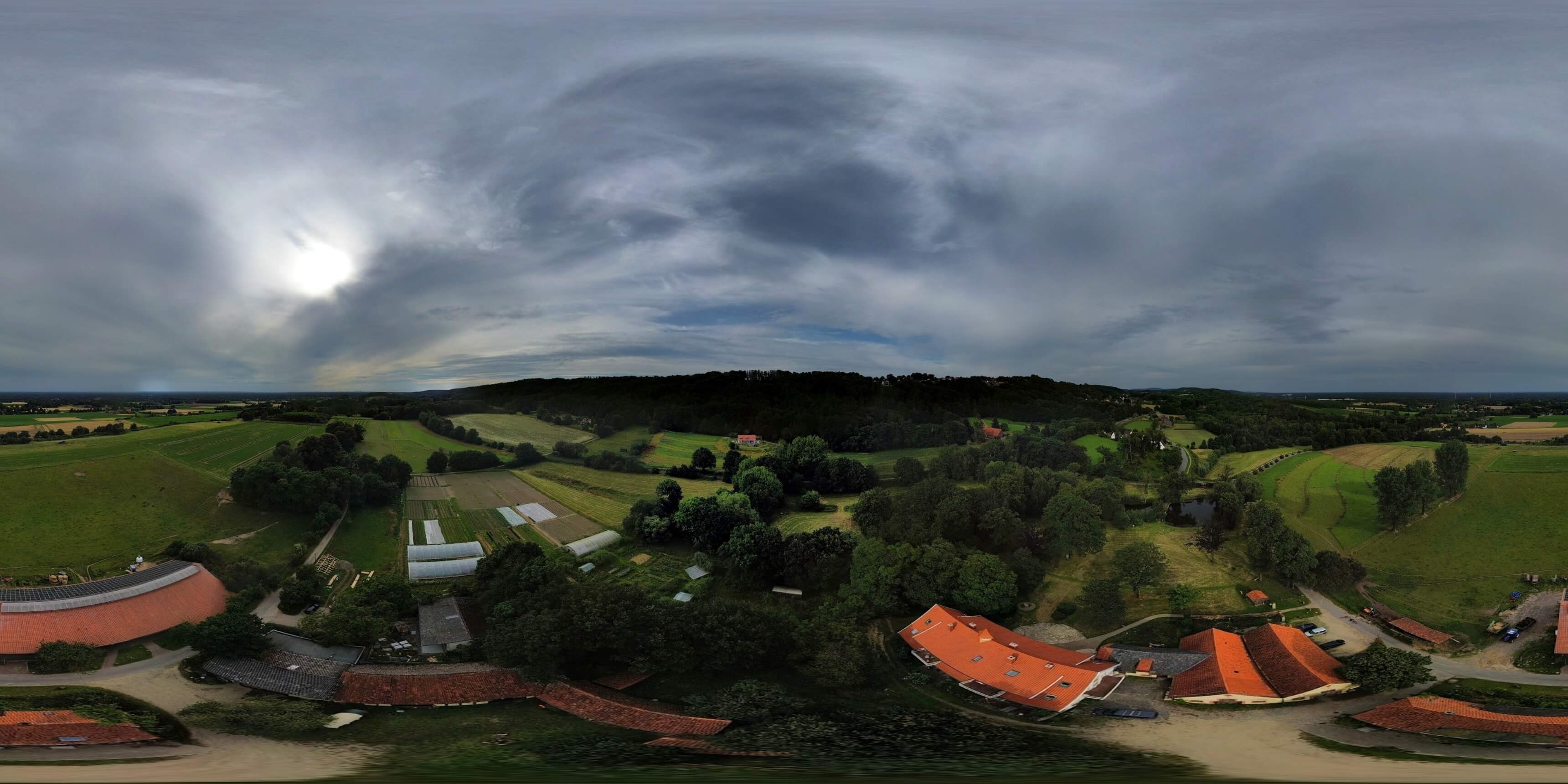 dji_fly_20240708_183316_113_1720456708002_pano_optimized_3440.jpg